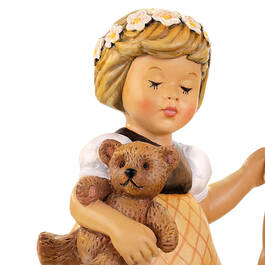 HUMMEL HOME FROM THE HARVEST UK HHFH b closeup girl